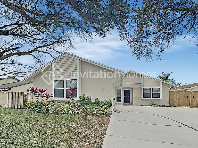 162 Overstreet Ct — Photo 1