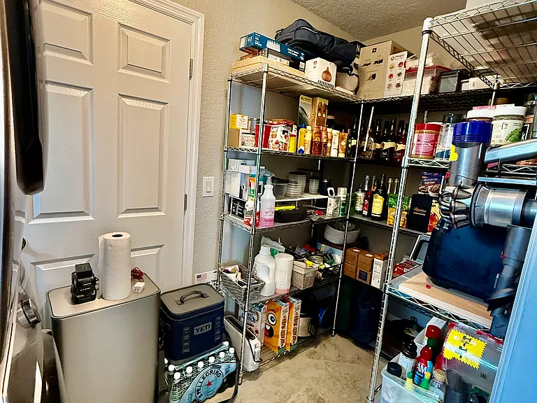 4181 Saxon Dr — Photo 12