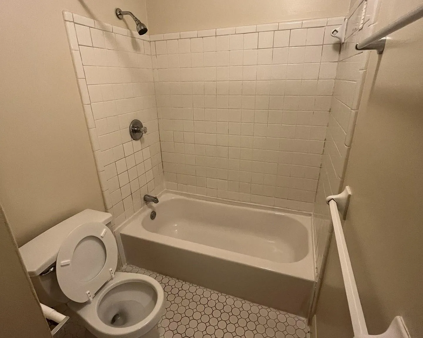 2 bed, 1.0 bath, $595 — Photo 4