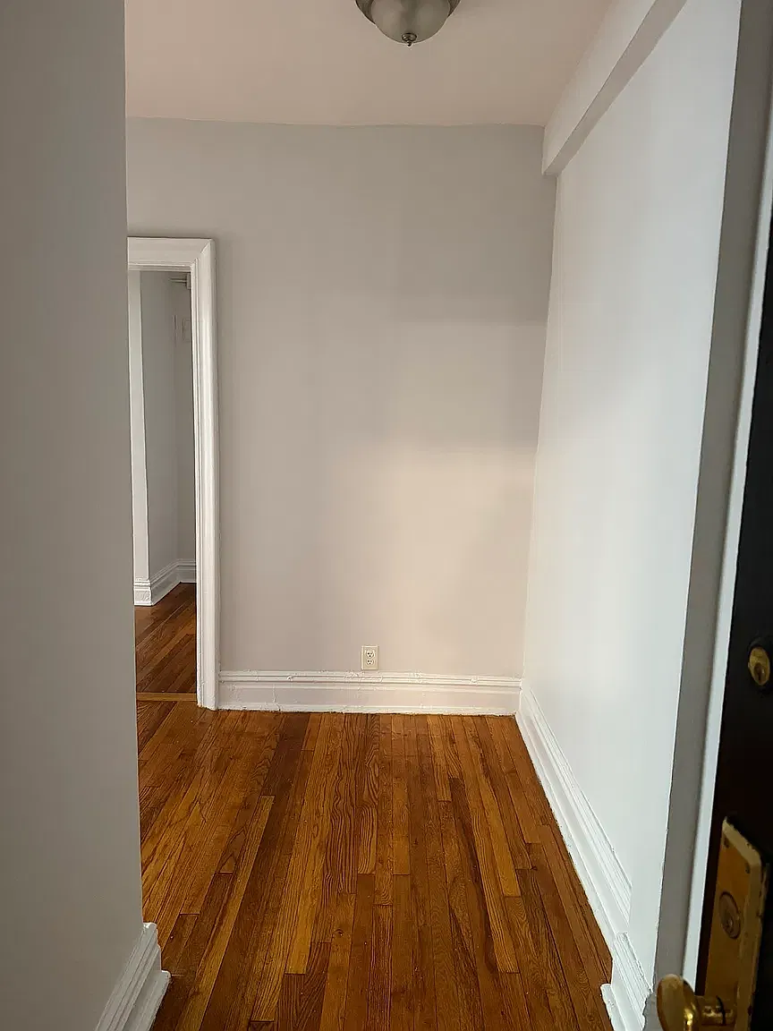 25 Sherman Ave — Photo 2