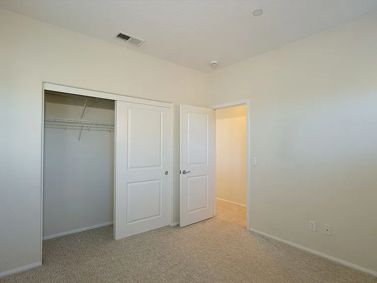 326 Lakeview Ct — Photo 21