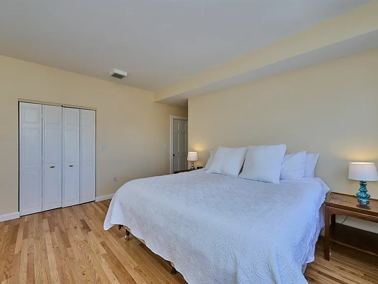 118 Trowbridge St #6 — Photo 14