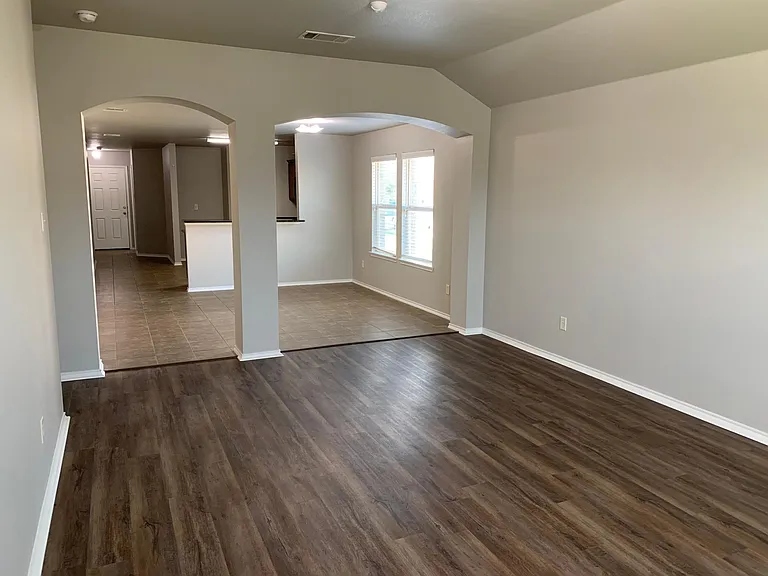 328 Carlyle St — Photo 7