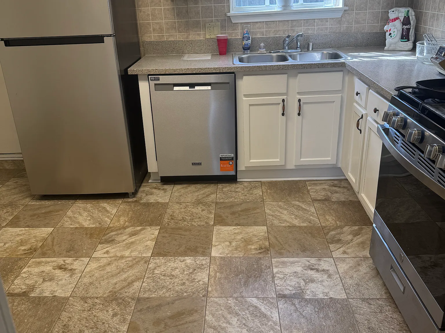 3 bed, 1.0 bath, 965 sqft, $2,100 — Photo 3