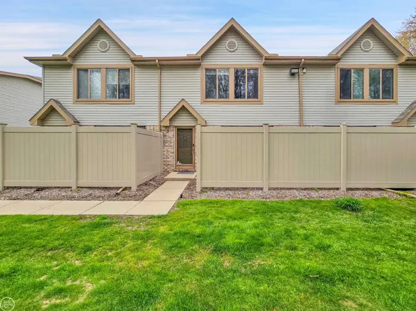 50419 Bay Run S, Chesterfield, MI 48047