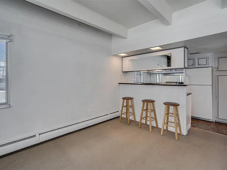 370 E La Bonte St #305 — Photo 7