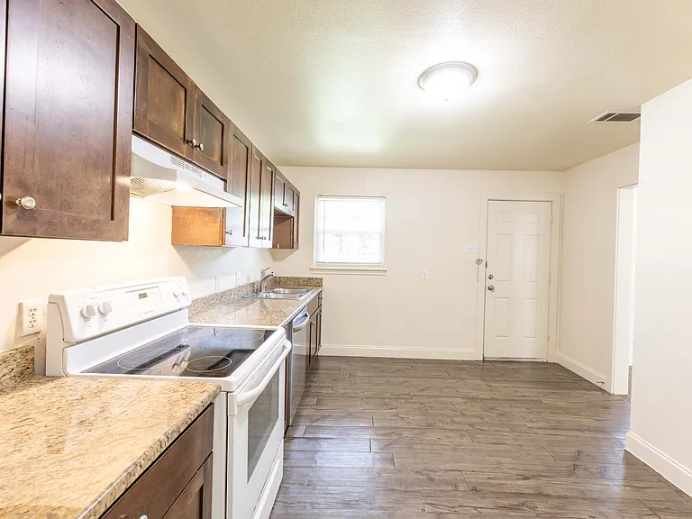 2627 Tealford Dr — Photo 8