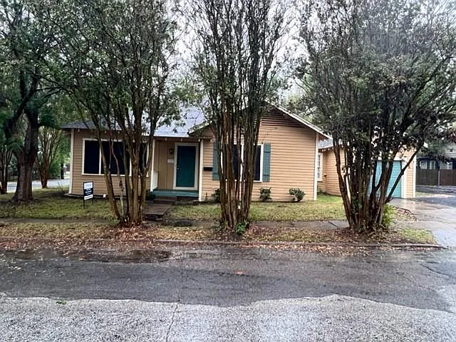 1401 Ash St — Photo 3