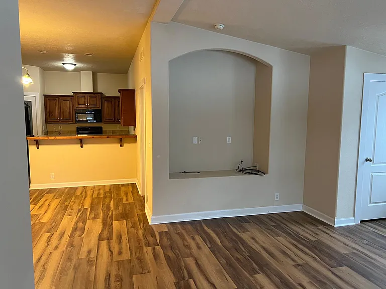 5910 Main St — Photo 4