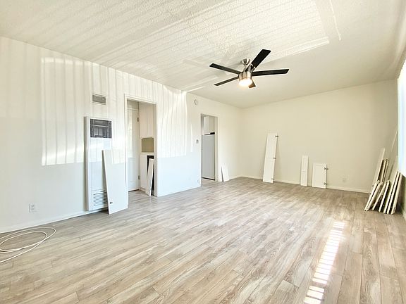 4th image of 632 W Hillsdale St #5