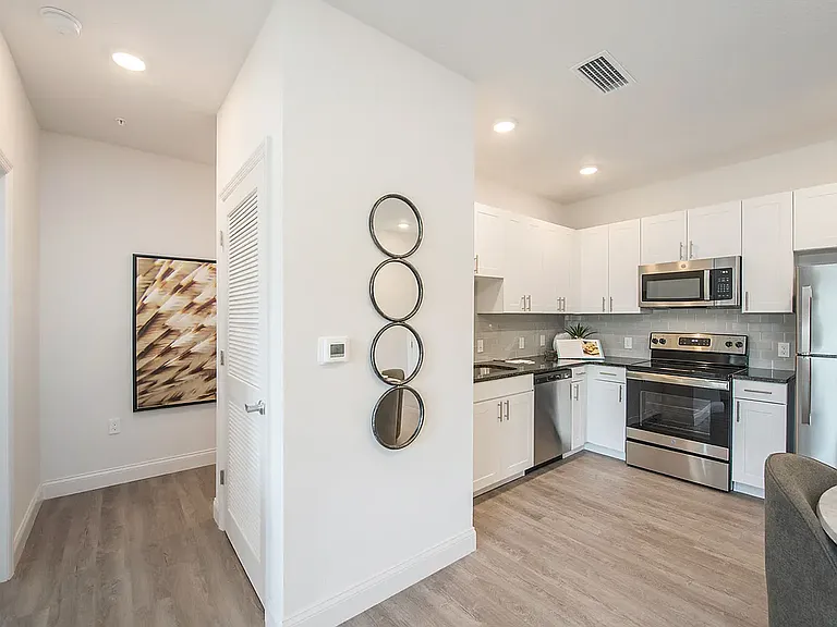 Grand Oak Apartments — Photo 39