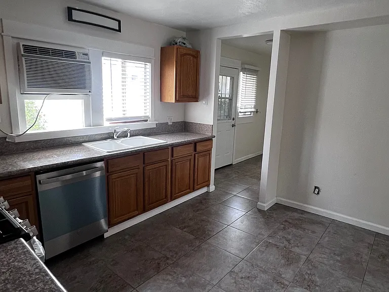 1501 S Garfield Ave — Photo 7