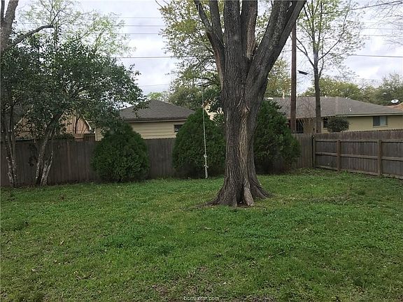 2nd image of 904 Ruskin Dr