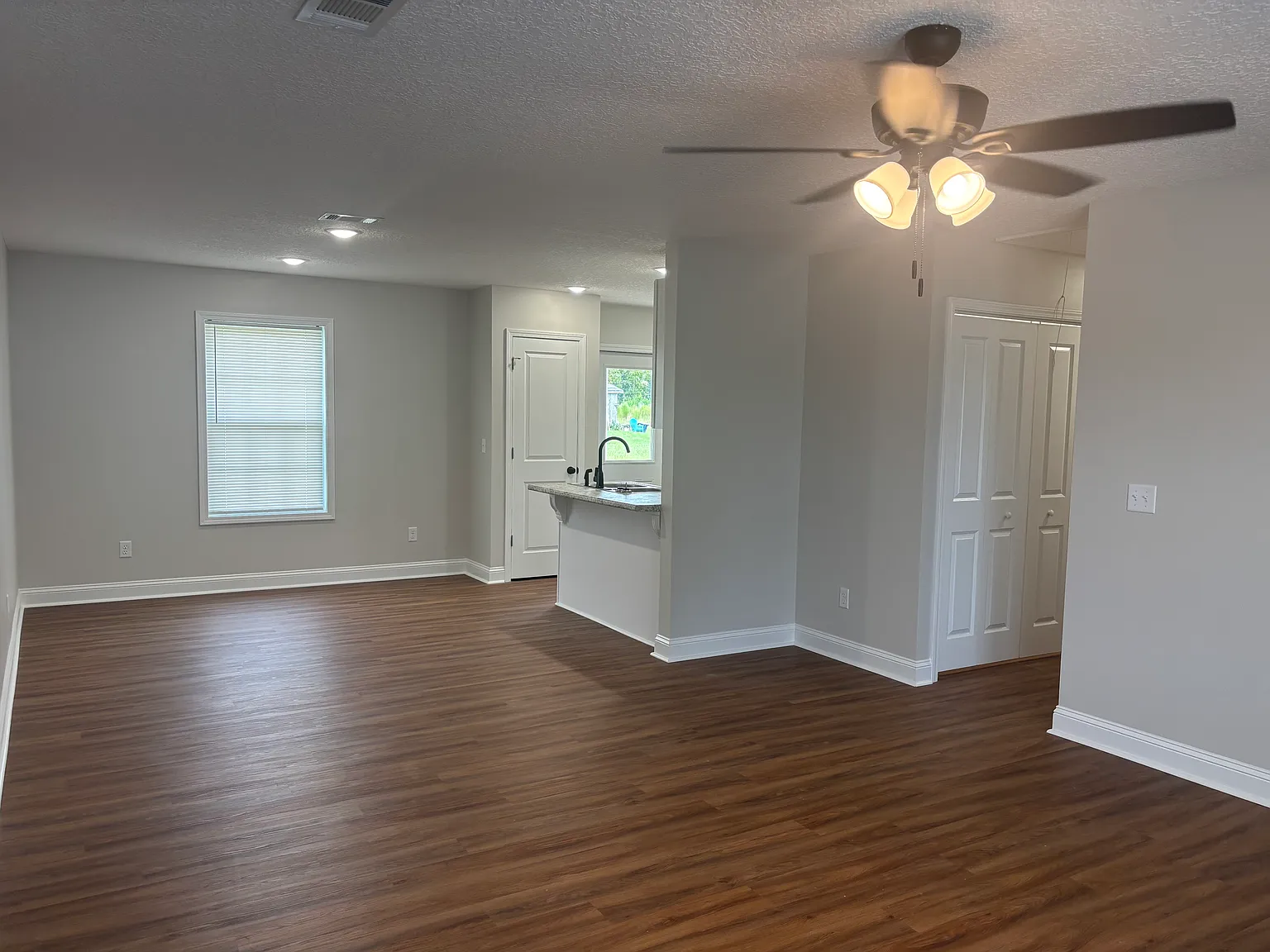 3 bed, 1120 sqft, $1,500 — Photo 4