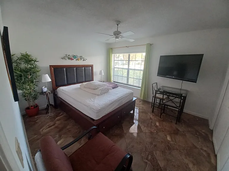 Guest bedroom #1