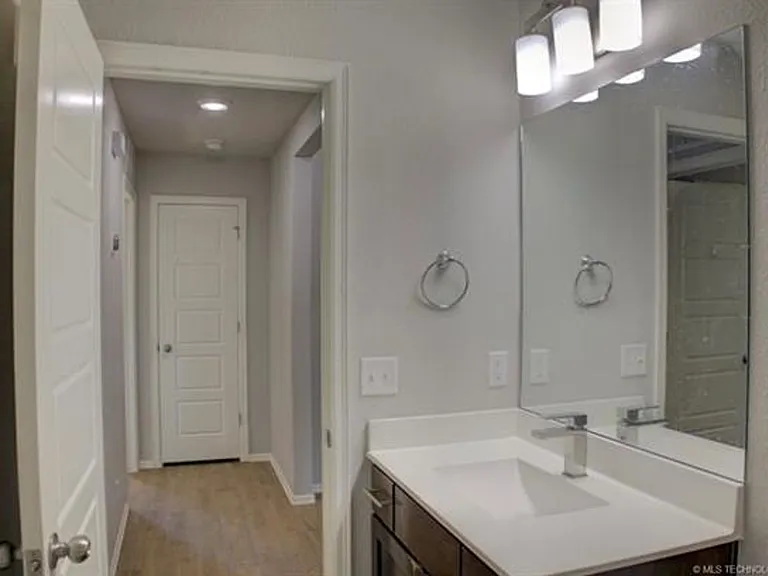 7012 S Elder Ave — Photo 23