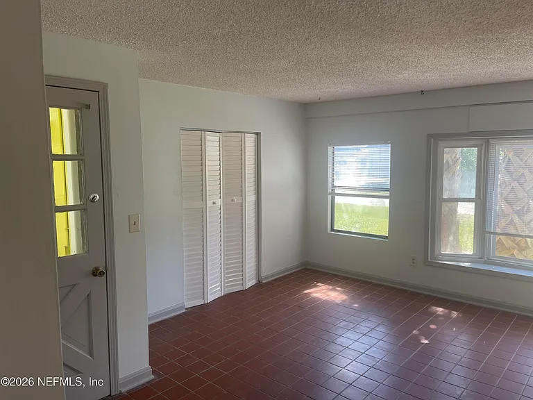 530 Myra St — Photo 5