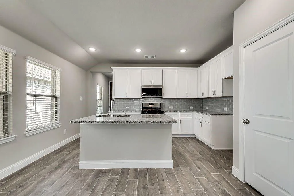 3 bed, 1704 sqft, $2,200 — Photo 4