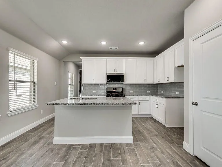 1080 Norias Dr — Photo 4