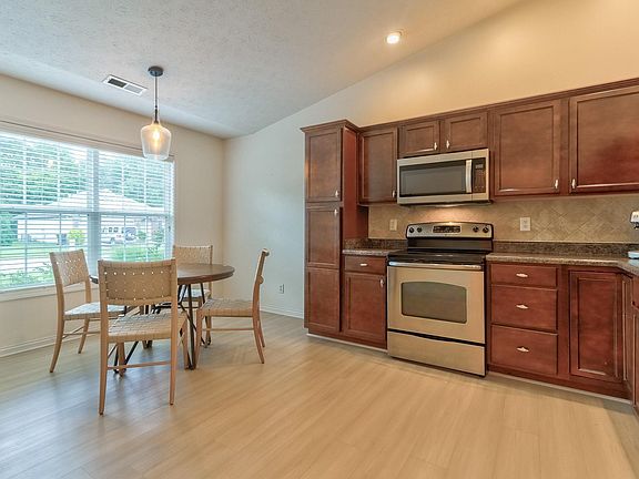 3rd image of 3701 Mariner Dr