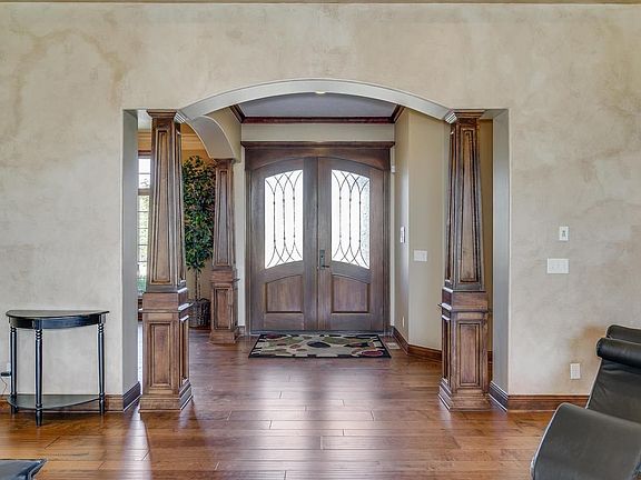 3rd image of 1001 E Waterview Dr