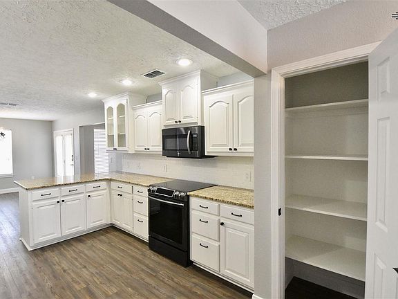 4th image of 304 Olive Dr