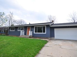 6919 Prairie Dr, Middleton, WI 53562