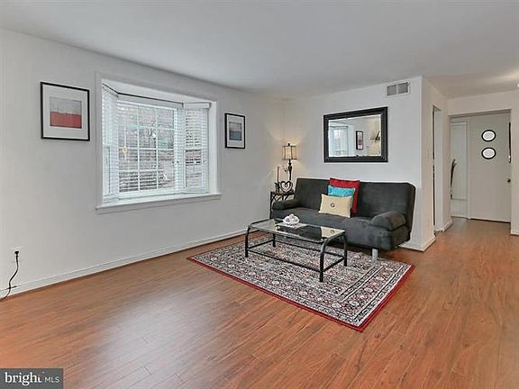 4th image of 810 S Arlington Mill Dr #8-203