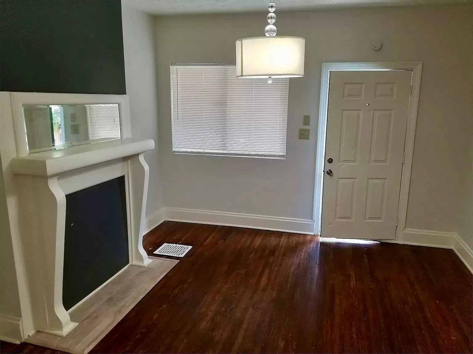 3 bed, 1250 sqft, $1,450 — Photo 2