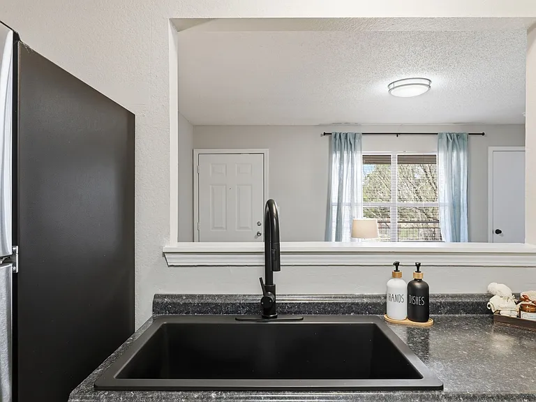 Edmond at Twenty500 Apartments — Photo 11