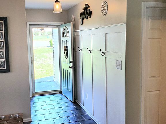3rd image of 813 Carved Oak Ct