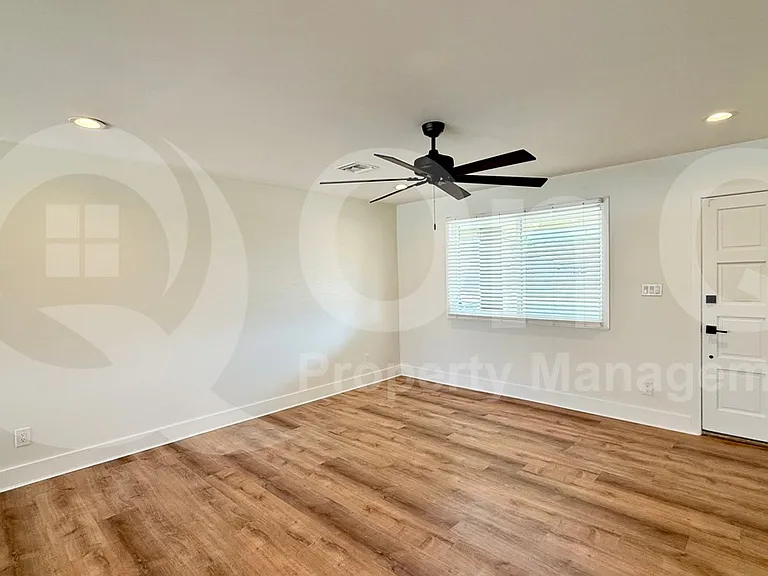 2436 E Fairmont Dr — Photo 7