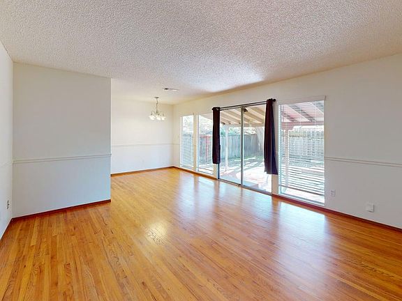 5th image of 2313 Newport Dr