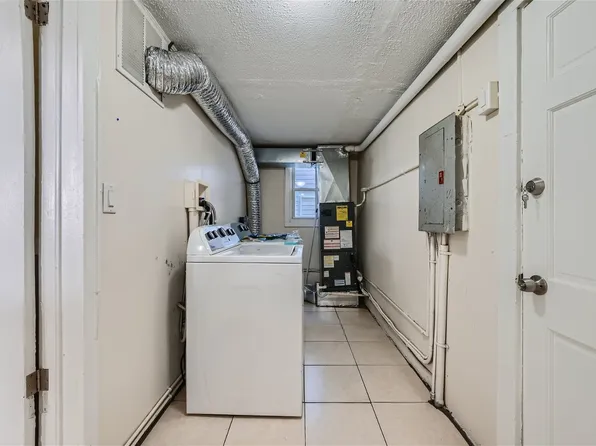 218 Center St, Dundalk, MD 21222