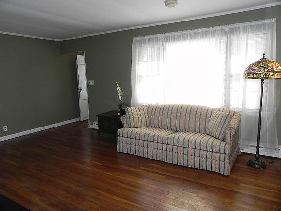 3rd image of 1715 Midland Dr