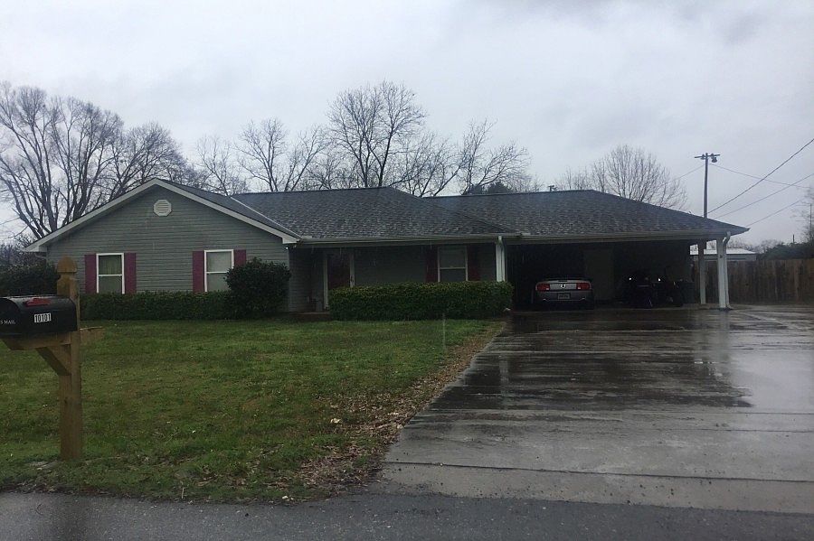 1st image of 10101 Meadowood Dr