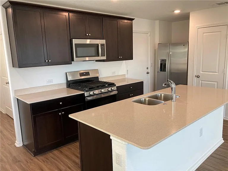 7204 Dancing Wind Ln — Photo 18
