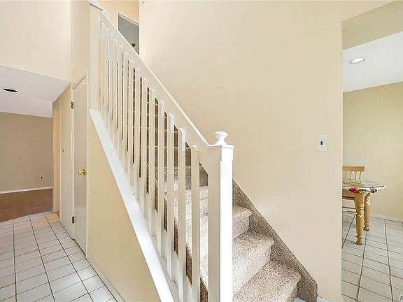 3rd image of 3079 Union Blvd