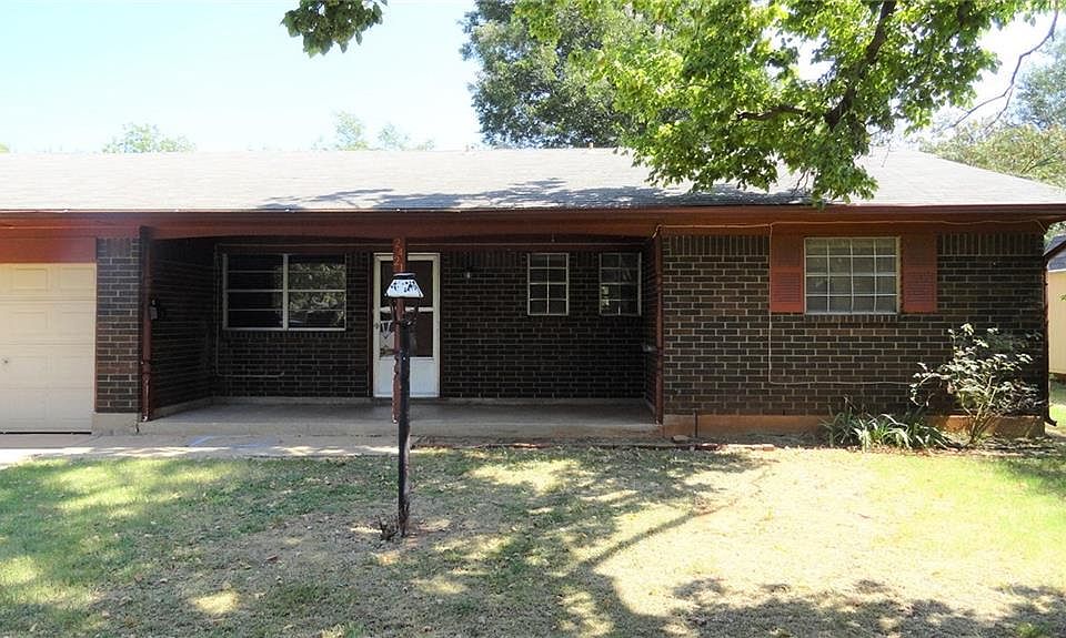 1st image of 2421 Wyandotte Way