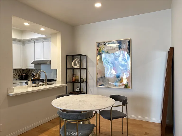 533 S Saint Andrews Pl #319 — Photo 4