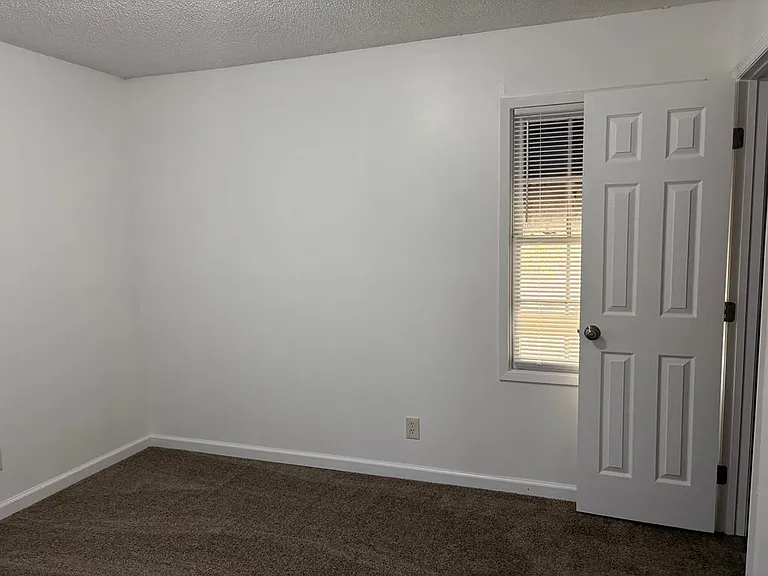 1200 Melissa Dr — Photo 2