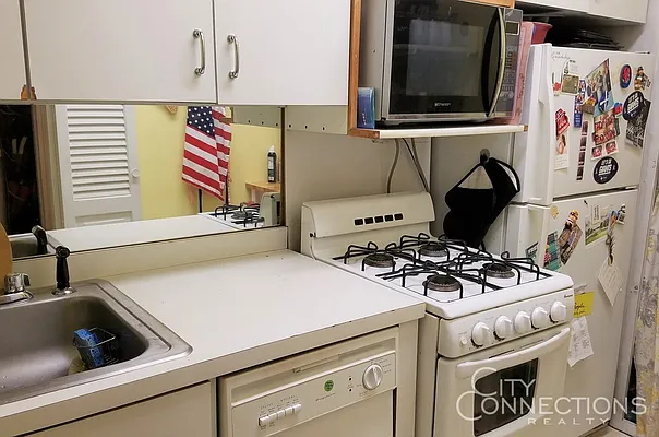 Rented by City Connections Realty | media 9