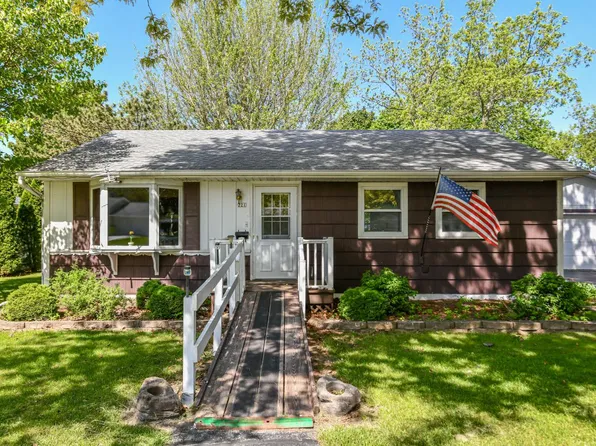 221 Goodwin AVENUE, Hartland, WI 53029