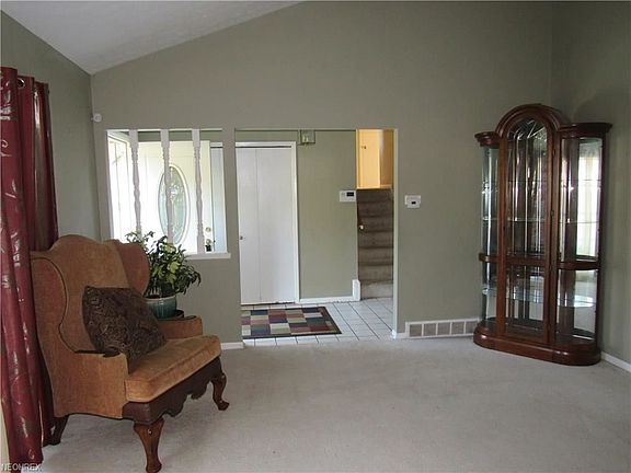 5th image of 26893 Sweetbriar Dr