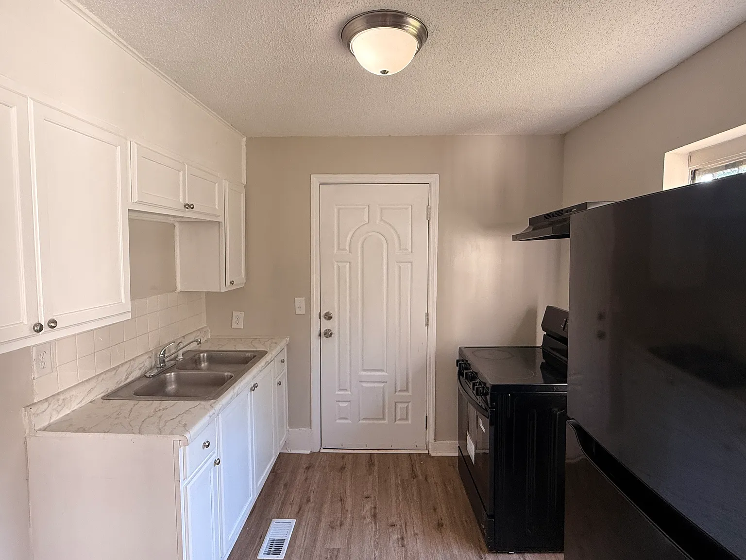 2 bed, 879 sqft, $900 — Photo 4