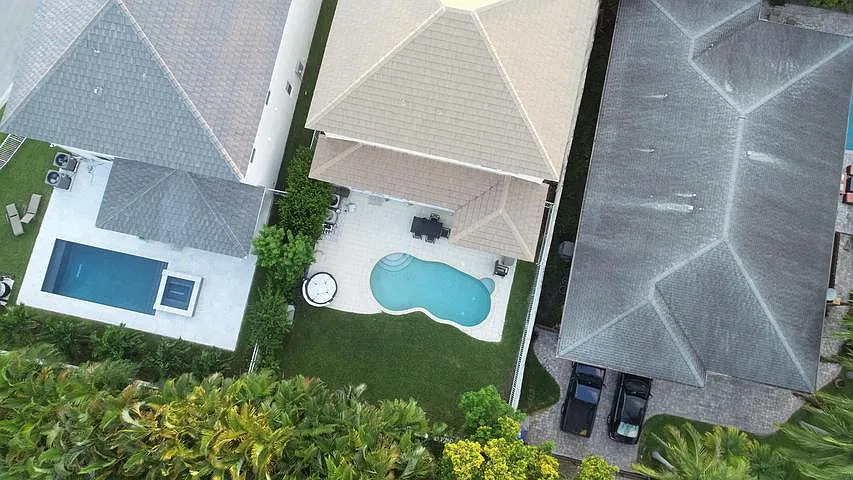 6 bed, 3000 sqft, $6,900 — Photo 3