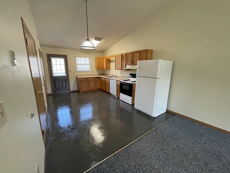 385 Grantland Dr — Photo 8