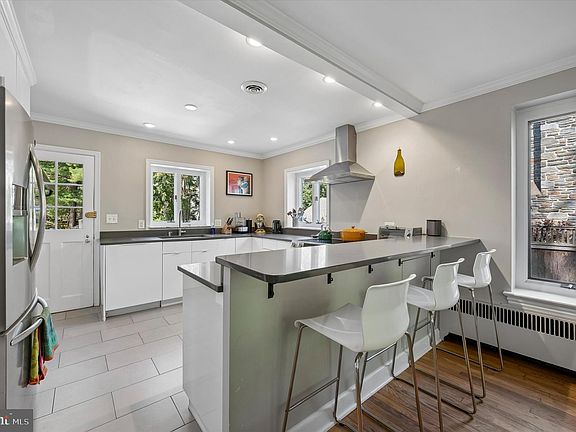 5th image of 35 Llanberris Rd