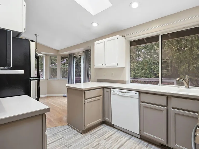 1012 Irving St SW — Photo 13