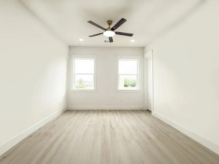 823 N Loop #A — Photo 3